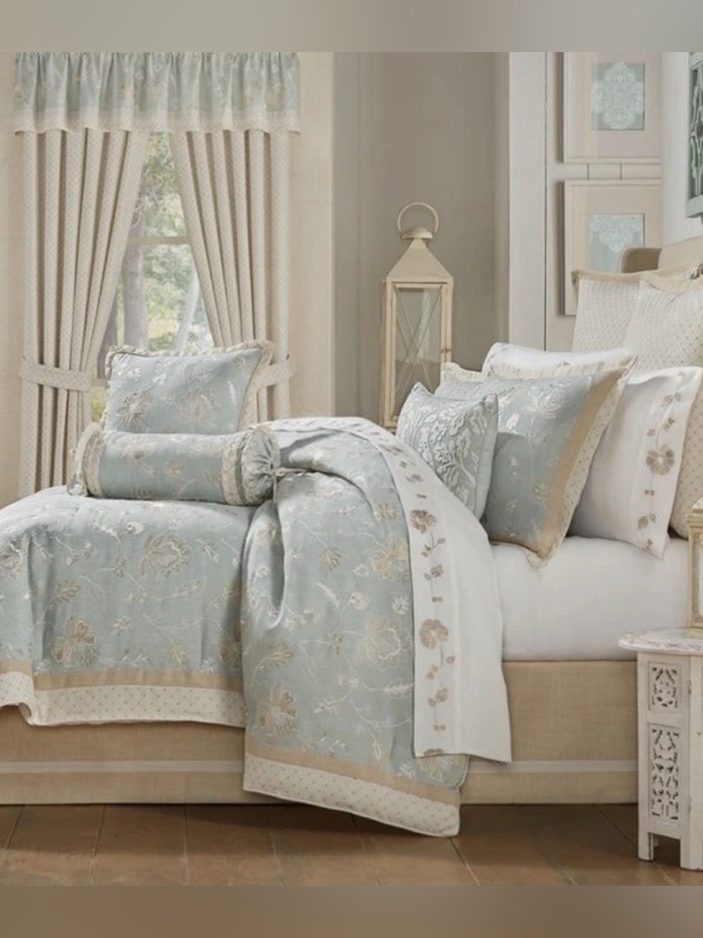 J. Queen New York Garden View Comforter Set - Queen NWT